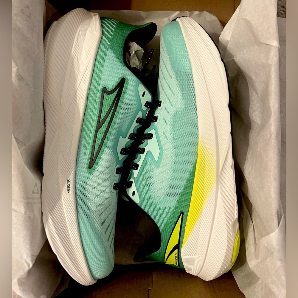 Women’s Altra Experience Flow